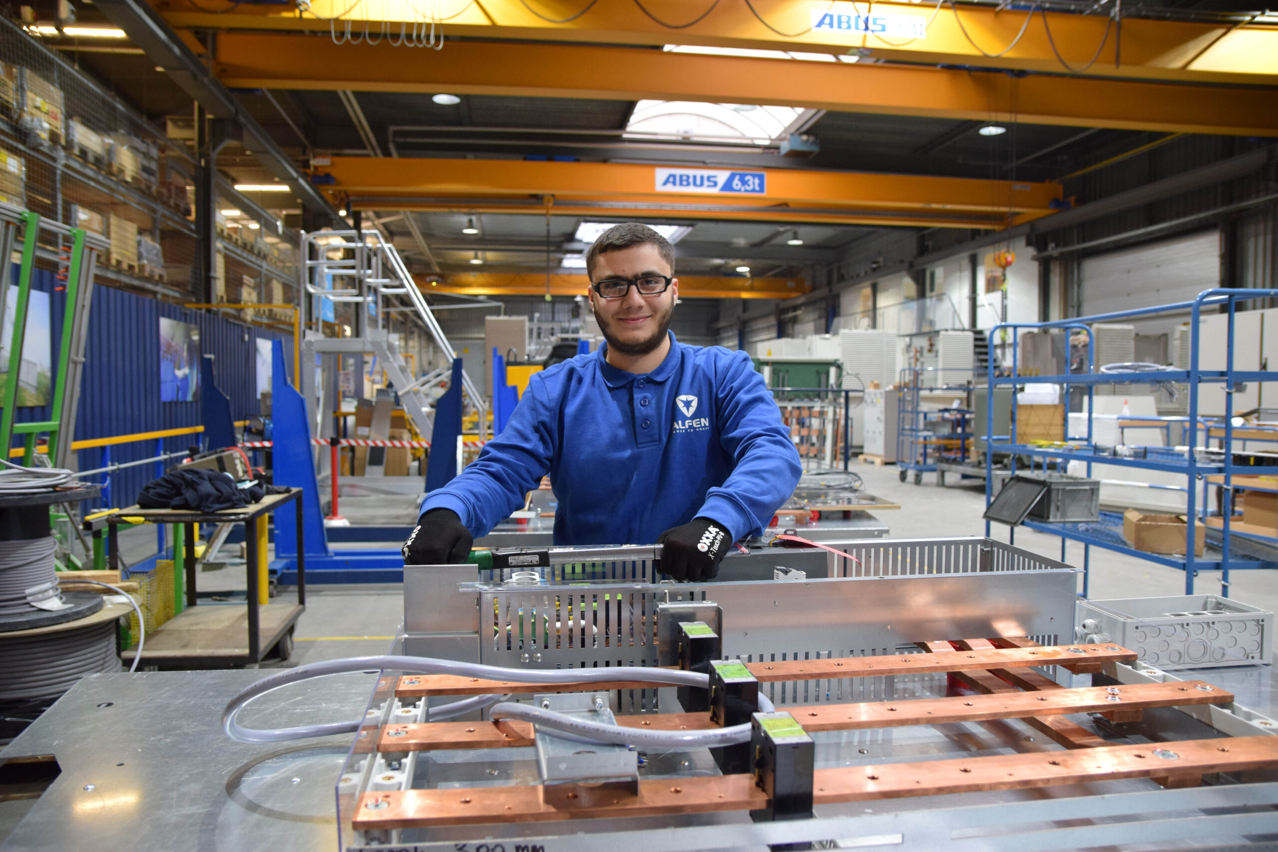 Employees Alfen werken als monteur Transformatorstations